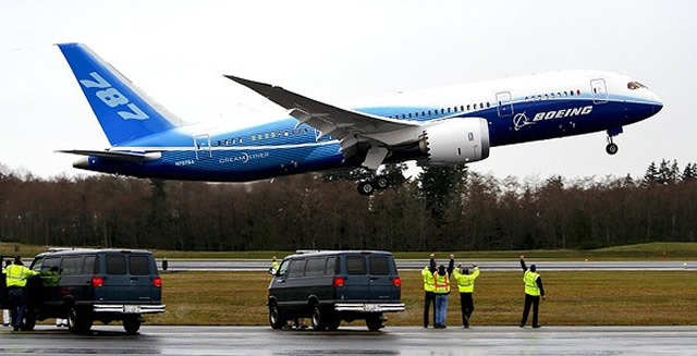 boeing 787 takes off on its maiden flight