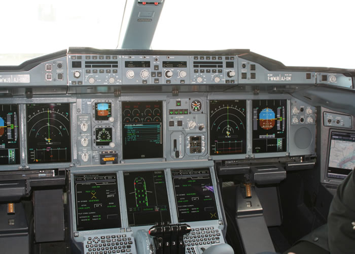 airbus a 380 cockpit
