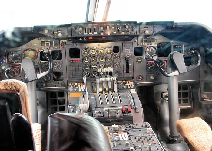 Boeing 747 cockpit with old style gauges