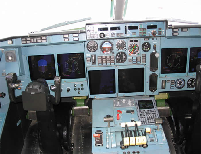 russian il-96 cockpit photo