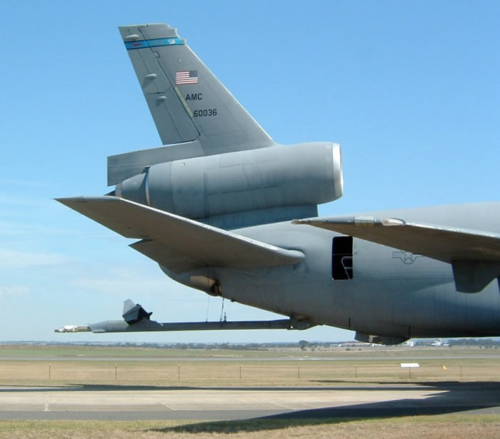KC-10 refueling boom