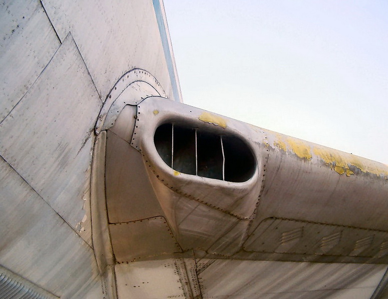 Ilyushin Il-62 wing intake closeup