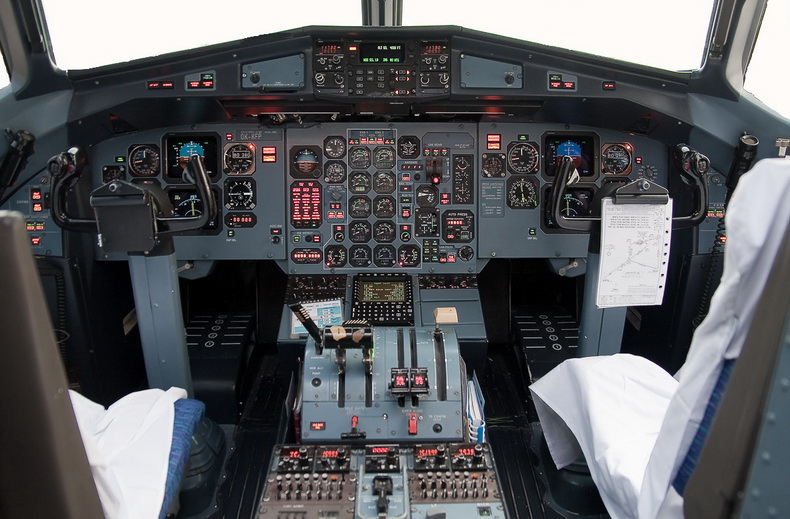 ATR 42 TURBOPROP AIRCRAFT COCKPIT PHOTO