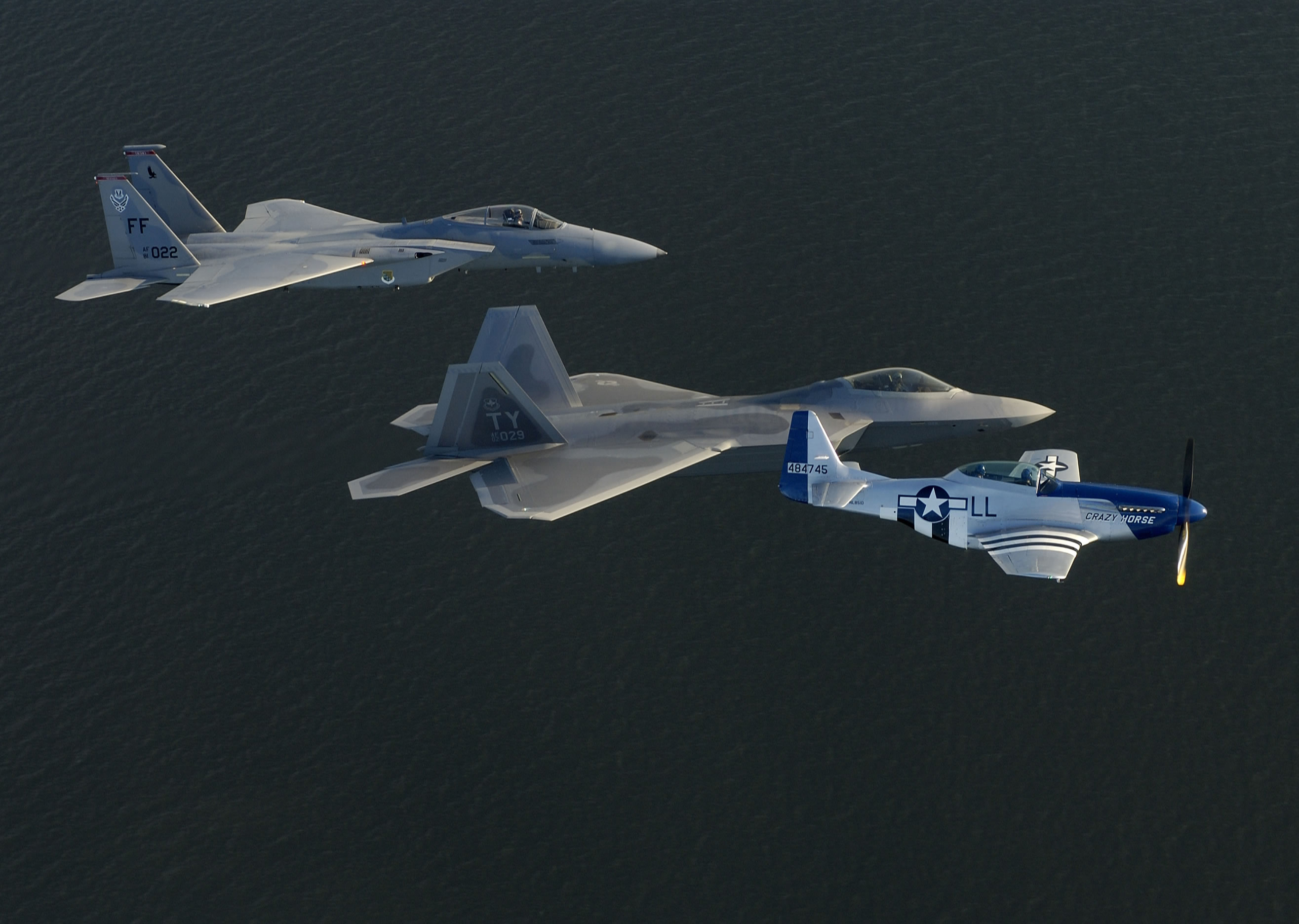 Free Military Desktop Wallpaper - Bombers, Fighter Jets and more Photos2631 x 1872