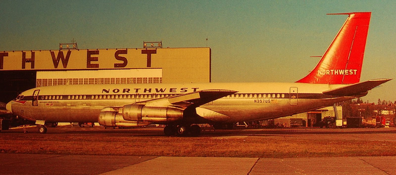 vintage northwest airlines boeing 700 or 707
