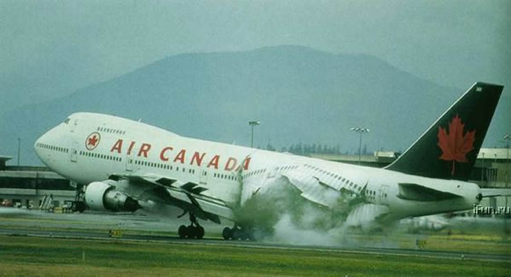air canada 747 fuselage explosion on landing