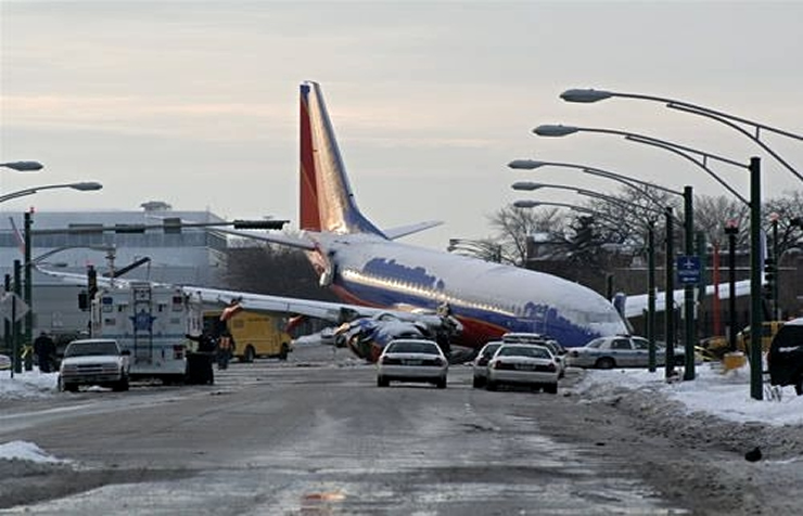 southwest 737 crash off runway