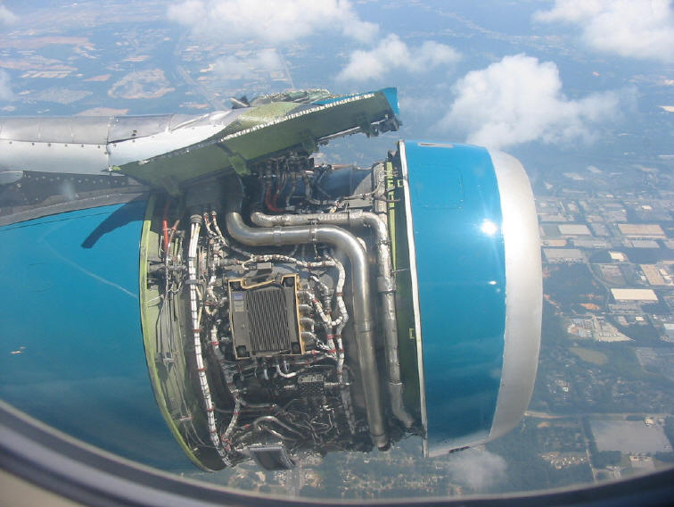 engine cowling comes off during flight