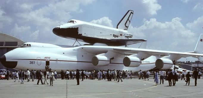 AN-225 with soviet russian space shuttle