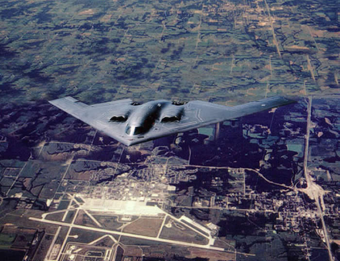 https://www.aviationexplorer.com/Commercial_Airliners-Military_Aircraft_Pictures/B-2_Bomber_In_Flight.jpg