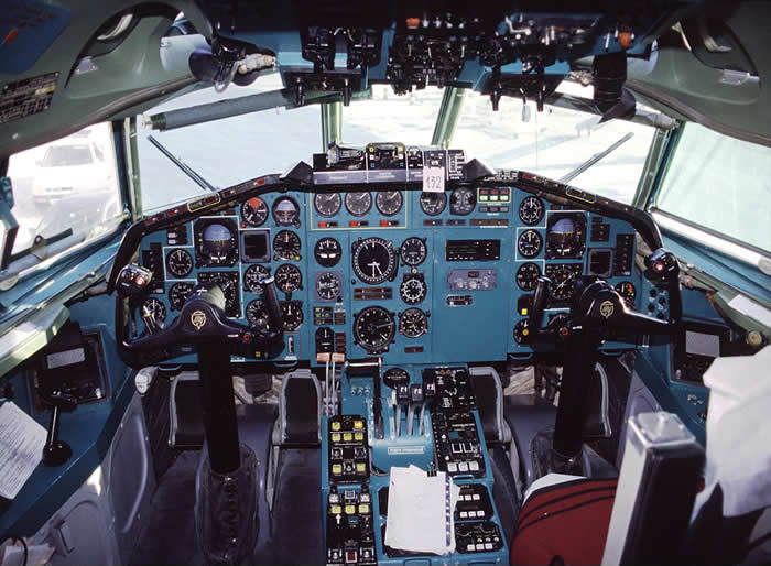 Tupolev 154 Russian airliner cockpit photo