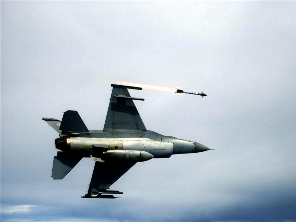 f-16 fires an aim 9