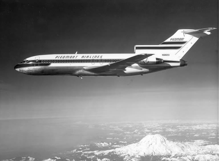 Piedmont Airlines Boeing  727 in flight