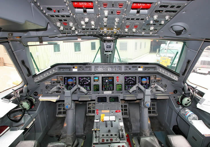 Embraer ERJ-145 Regional Jet Cockpit Photo