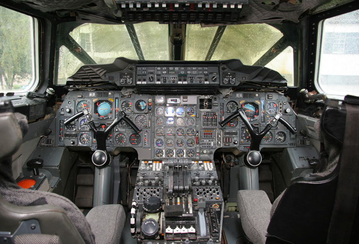 picture of the concorde cockpit