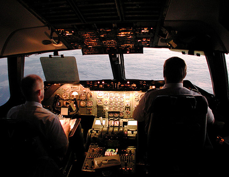 l1011 cockpit - Lockheed L-1011 cockpit picture