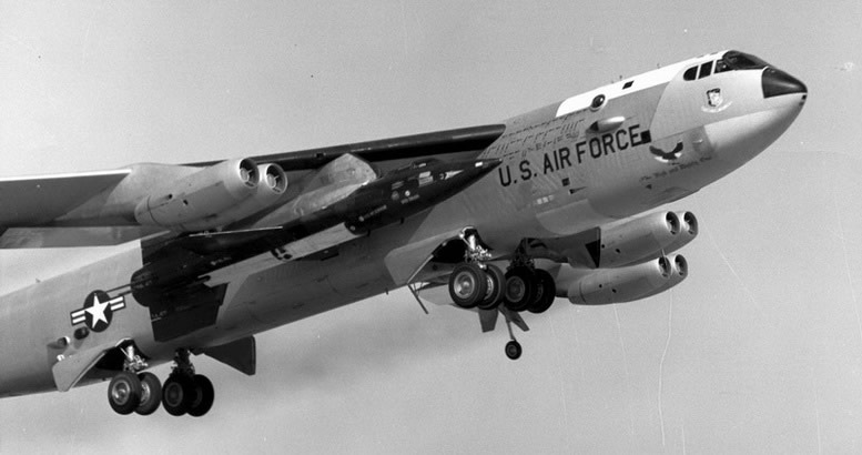 North American X-15 NASA USAF Experimental Jet Aircraft with b52