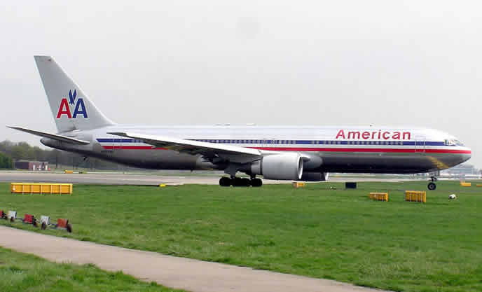 american airlines boeing 777 fixed wing aircraft