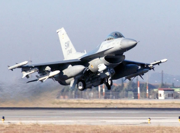 f-16 aircraft taking off
