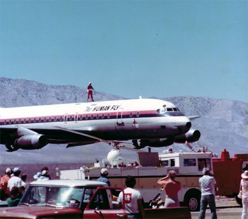 Santa rides a DC-8 in a very low pass